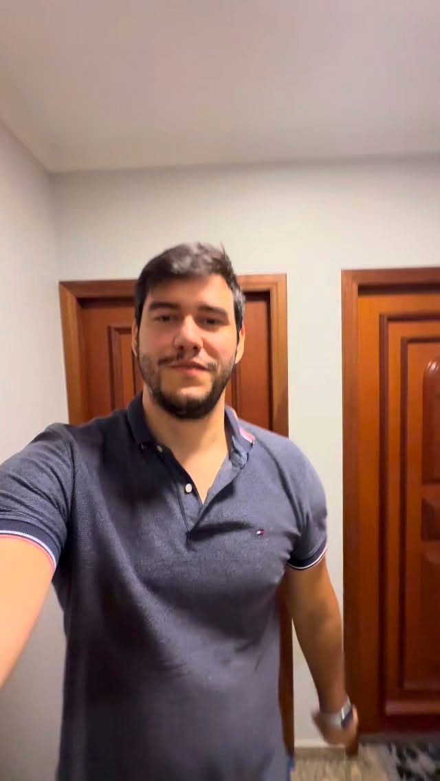 Victor Ronco, sócio-fundador da EFER, em vistoria de obra